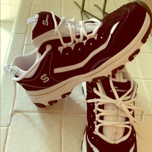 Women sketches tennis shoes